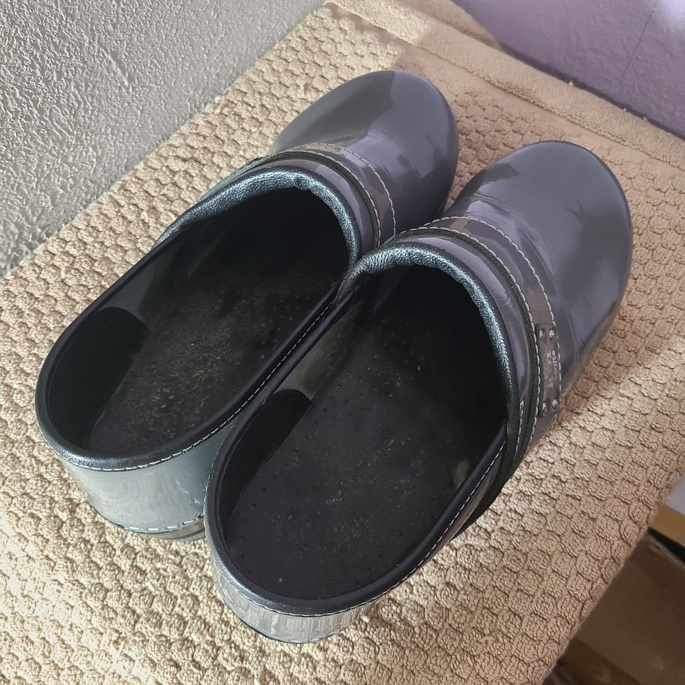 Koi Sanita Clogs Women 40 Grey Good Patent Leather Professional Nursing Shoes - Picture 7 of 11